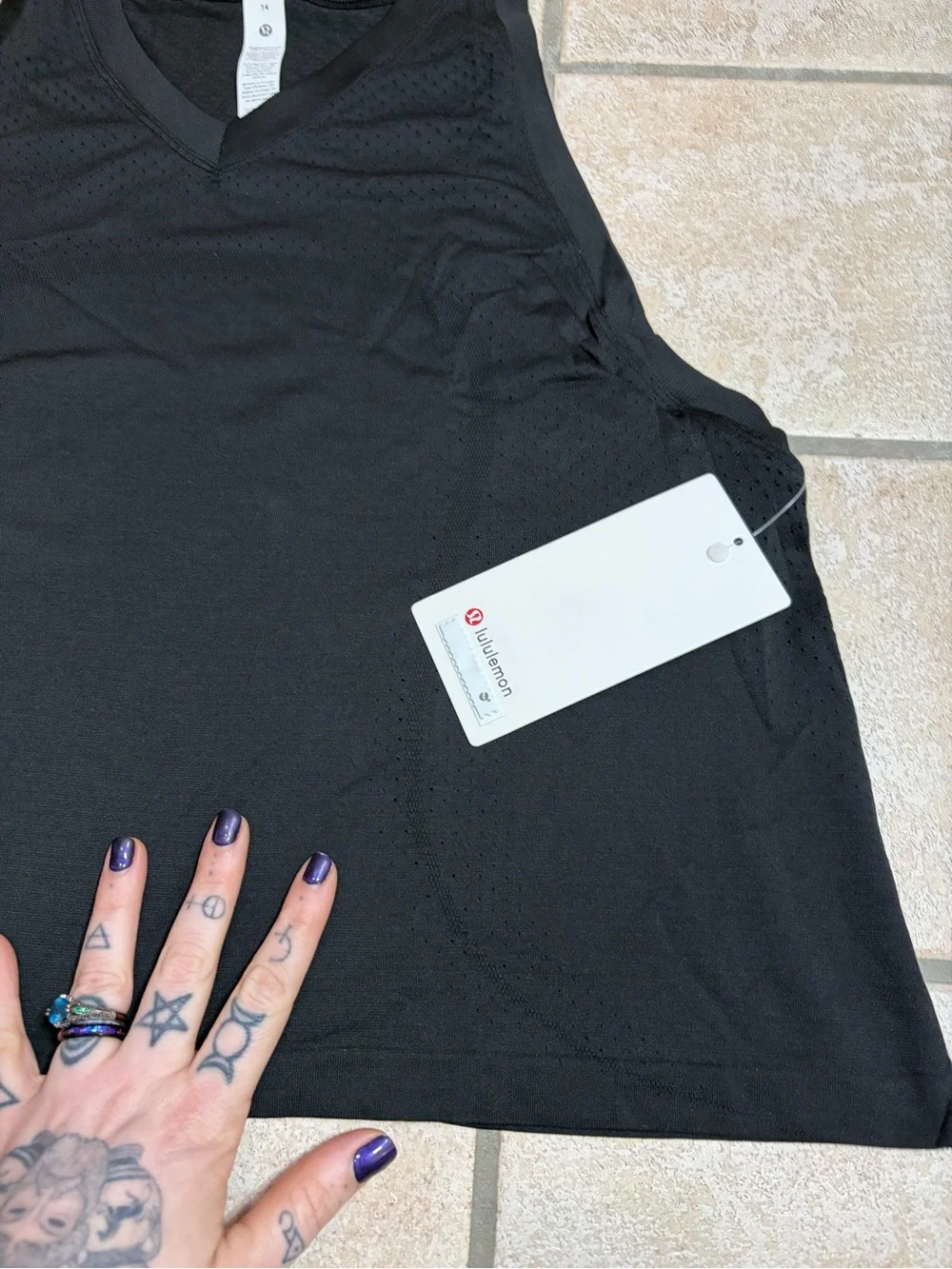 NWT Lululemon Swiftly Open-Hole V-Neck Tank (Black) Size 14